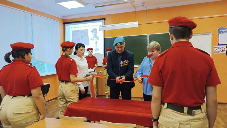 «Парта Героя».